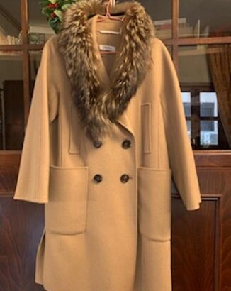 MAX MARA (36-38) (REMOVABLE FUR COLLAR )