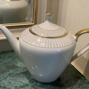 TEAPOT PORCELAINE VINTAGE