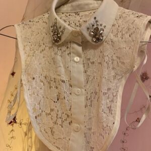 Tops 36: Embroidered Collar.